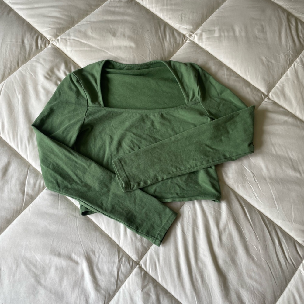 Long sleeve crop top